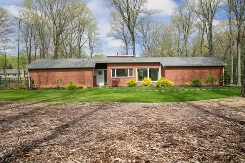 2 Puddingstone Rd, Morris Plains, NJ 07950