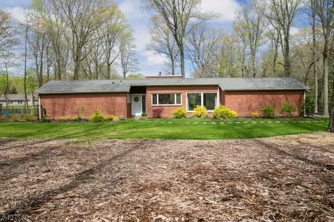 2 Puddingstone Rd, Morris Plains, NJ 07950