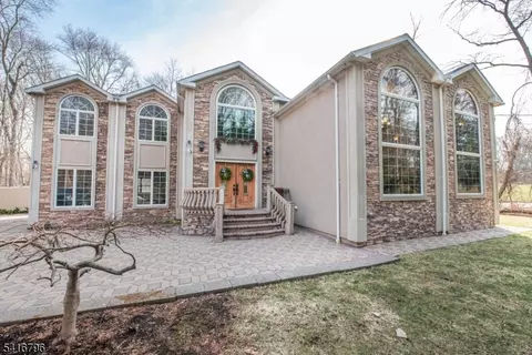 35 Waughaw Rd, Towaco, NJ 07082