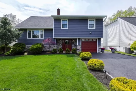 14 Dorset Dr, Kenilworth, NJ 07033