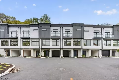 522 Valley Rd #2, Clifton, NJ 07013
