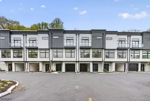 522 Valley Rd #2, Clifton, NJ 07013