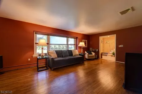 25 Debbie Ct, Wayne, NJ 07470 photo 6