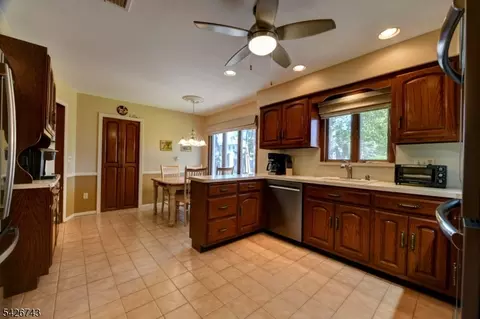 25 Debbie Ct, Wayne, NJ 07470 photo 11