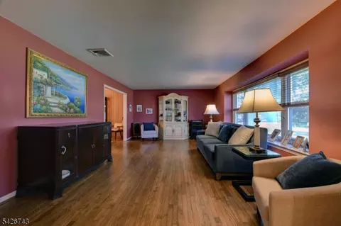 25 Debbie Ct, Wayne, NJ 07470 photo 5
