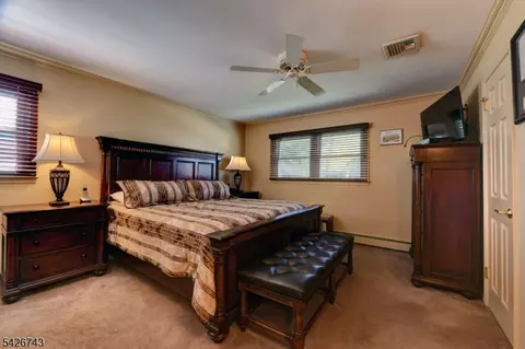 25 Debbie Ct, Wayne, NJ 07470 photo 20