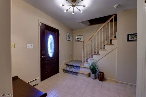 25 Debbie Ct, Wayne, NJ 07470 photo 4