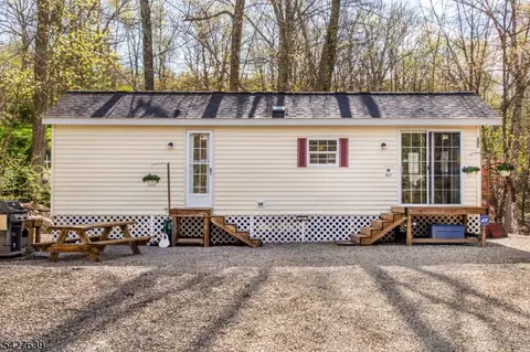131 Sycamore Vlg, Sussex, NJ 07461