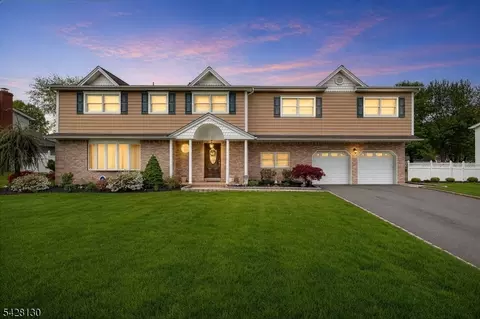 184 Stonehenge Ter, Clark, NJ 07066
