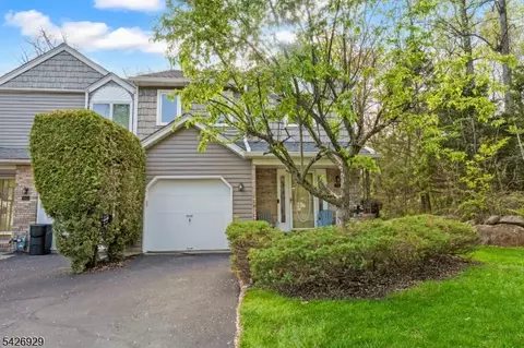 94 Edgefield Dr, Morris Plains, NJ 07950