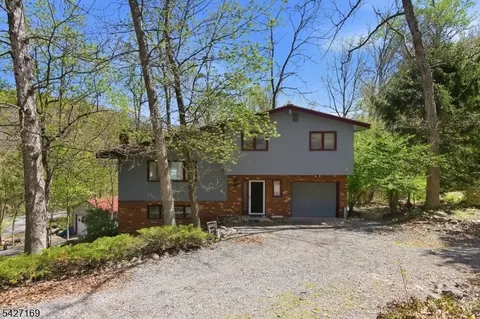 41 Crescent Dr, Byram Twp, NJ 07821