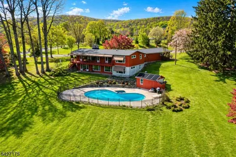 17 Reese Ave, Hackettstown, NJ 07840