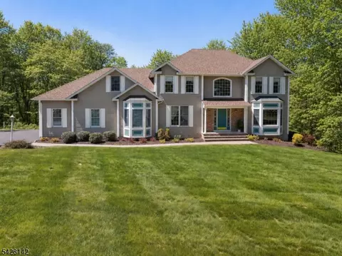 7 Cecilia Ct, Vernon, NJ 07462