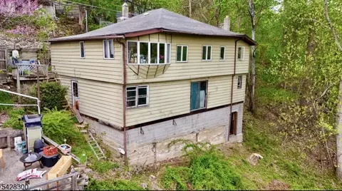 167 Lakeside Dr W, Belvidere, NJ 07823