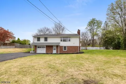 14 Lincoln Ave, West Milford, NJ 07480