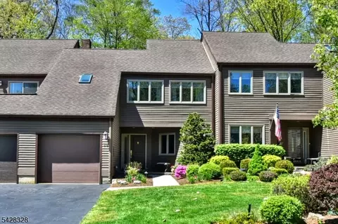 30 N Bayard Ln, Mahwah, NJ 07430