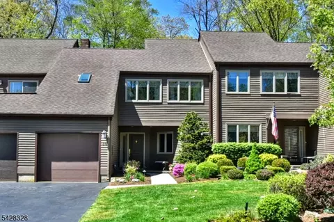 30 N Bayard Ln, Mahwah, NJ 07430