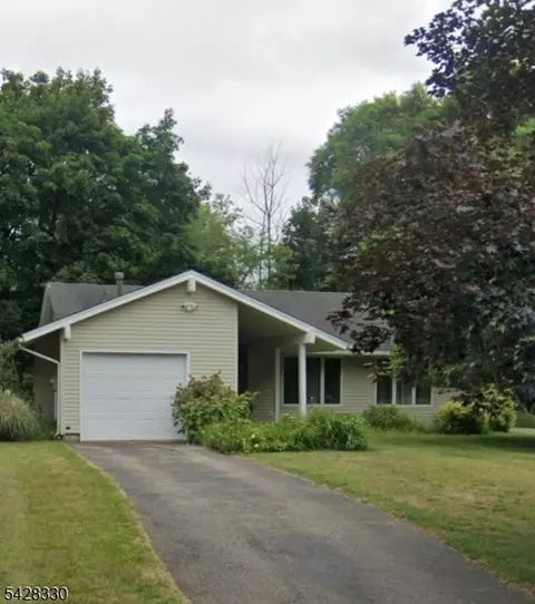 19 Valley Rd, Manalapan, NJ 07726