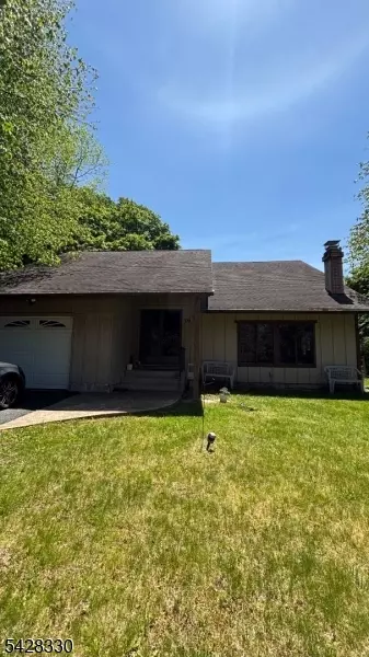 19 Valley Rd, Manalapan, NJ 07726