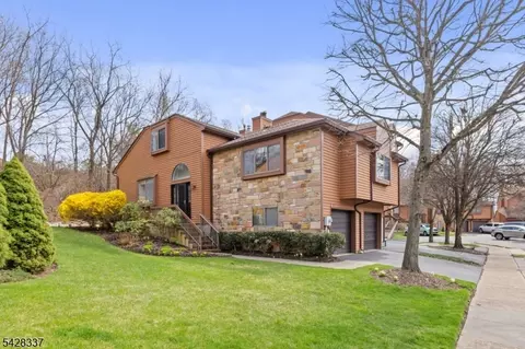 25 Flintlock Ter, Rockaway, NJ 07866