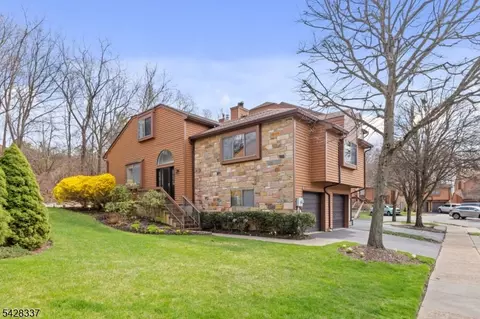 25 Flintlock Ter, Rockaway, NJ 07866