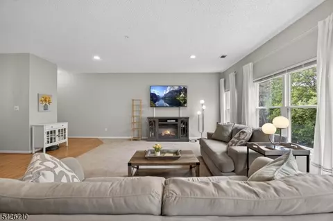 919 Burgundy Way #919, Wayne, NJ 07470
