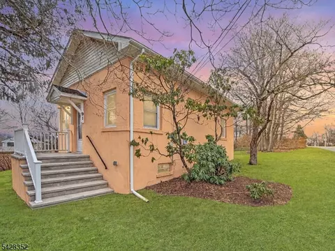 91 Clinton Ave, Port Murray, NJ 07865