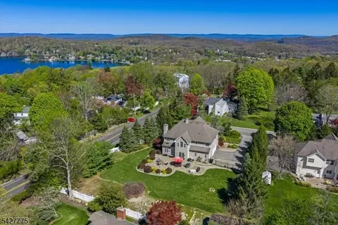 1 Hunters Ln, Sparta, NJ 07871