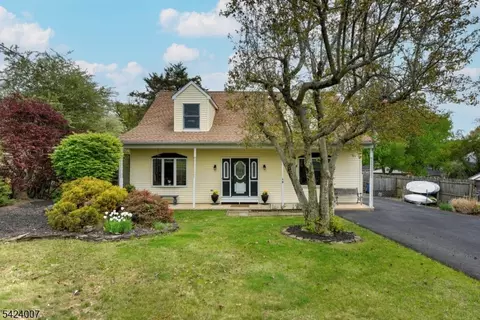 15 Shaffer St, Somerville, NJ 08876