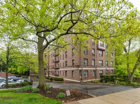 100 E Palisade Ave, Englewood, NJ 07631