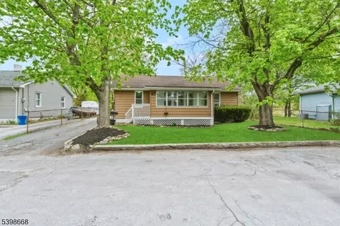 47 Bridge St, Ogdensburg, NJ 07439