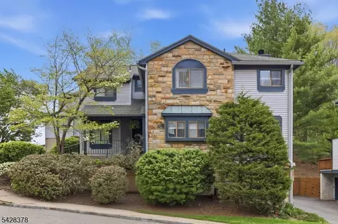54 Overlook Dr, Hackettstown, NJ 07840