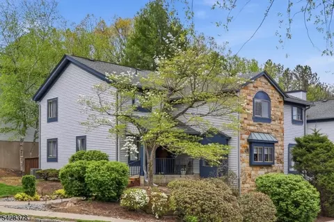 54 Overlook Dr, Hackettstown, NJ 07840 photo 2