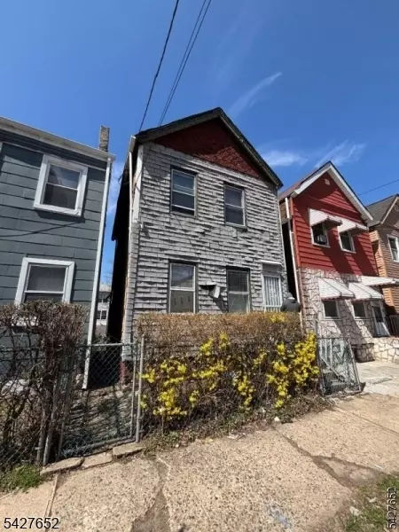 623 S 18th St, Newark, NJ 07103