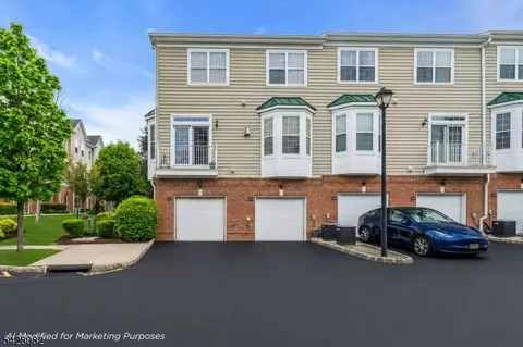 1002 Cunningham Ct, Belleville, NJ 07109