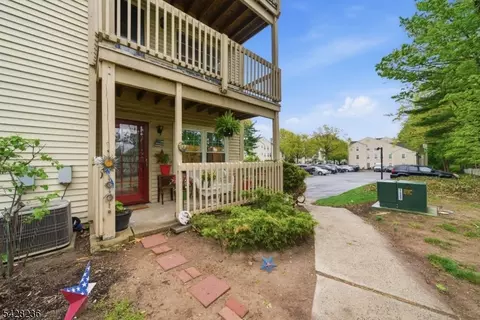 3 Juniper Ct #123, Clifton, NJ 07014