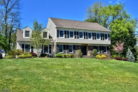 29 Cheryl Hills Dr, Hawthorne, NJ 07506