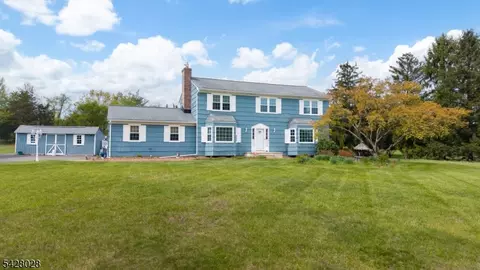 18 Weavers Ln, Whitehouse Station, NJ 08889