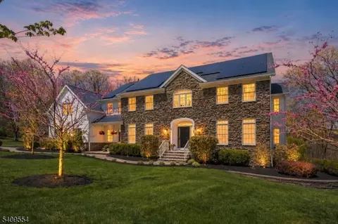 2 Evergreen Ln, Califon, NJ 07830