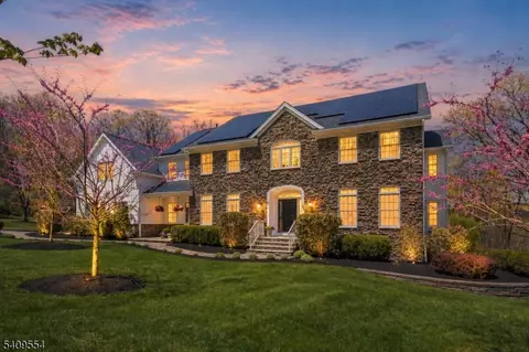 2 Evergreen Ln, Califon, NJ 07830