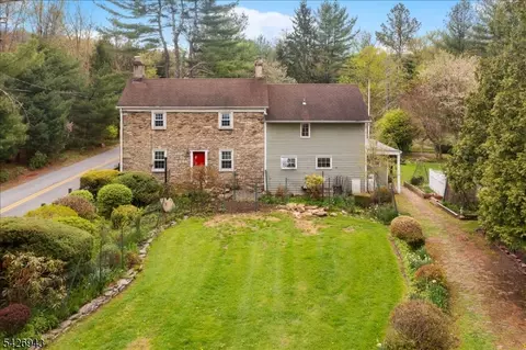685 Woodglen Rd, Glen Gardner, NJ 08826
