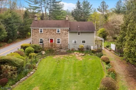685 Woodglen Rd, Glen Gardner, NJ 08826