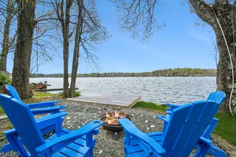119 Lake Shore Dr, Hewitt, NJ 07421