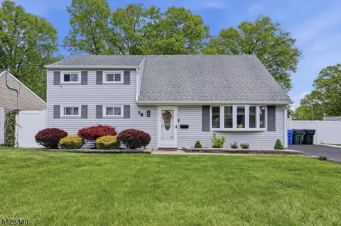 38 Wendy Rd, Colonia, NJ 07067