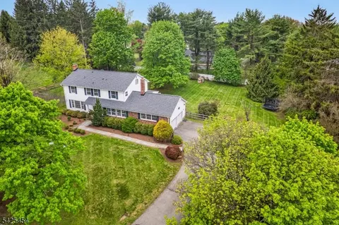 13 Cherry Ln, Mendham Twp, NJ 07945
