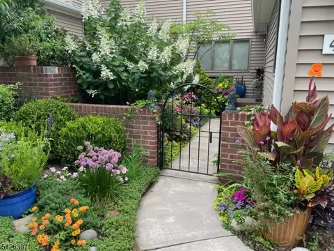 41 Litchult Ln, Mahwah, NJ 07430