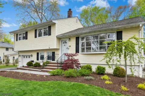 39 Surrey Ln, Berkeley Heights, NJ 07922