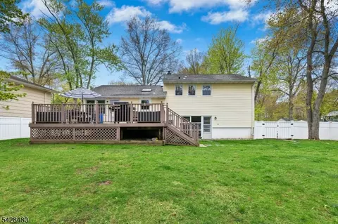 Exterior - 39 Surrey Ln, Berkeley Heights, NJ 07922 photo 5 of 6