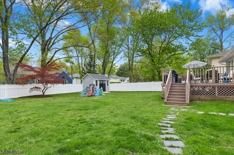 Exterior - 39 Surrey Ln, Berkeley Heights, NJ 07922 photo 3 of 6