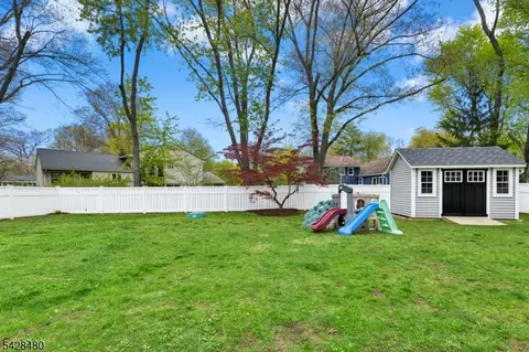 Exterior - 39 Surrey Ln, Berkeley Heights, NJ 07922 photo 4 of 6